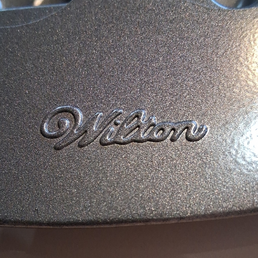 Wilton Silver Bunny & Carrot Mini Nonstick Cake Pan Set Of 2. - Picture 8 of 10